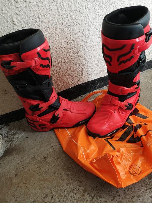 Vehicles South Yorkshire Doncaster - Photos for Motorcross boots and helmet