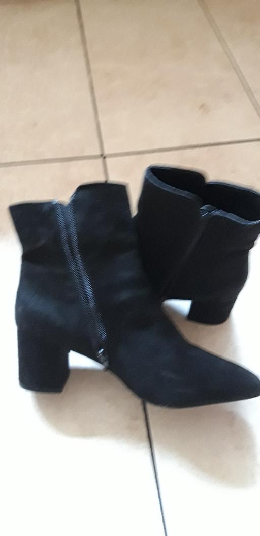 Buy & Sell West Midlands Walsall - Photos for Ladies black boots .size 7.