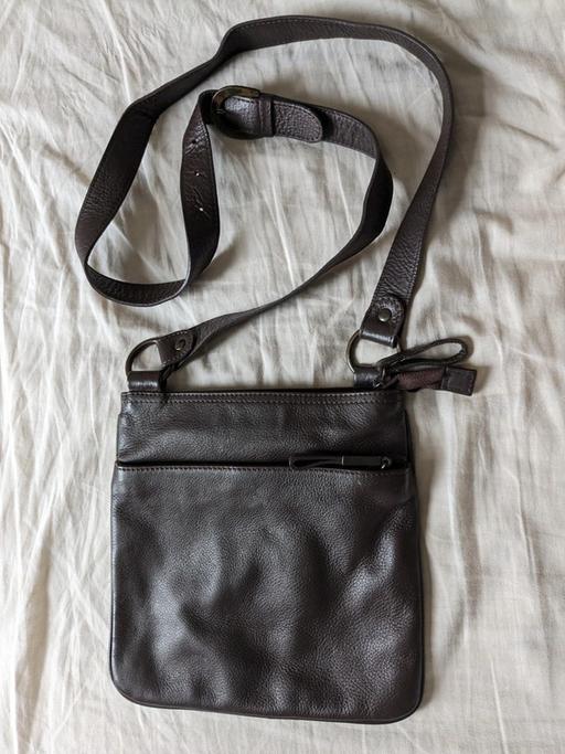 Buy & Sell East London Highams Park - East London - Photos for Chocolate brown leather crossover handbag