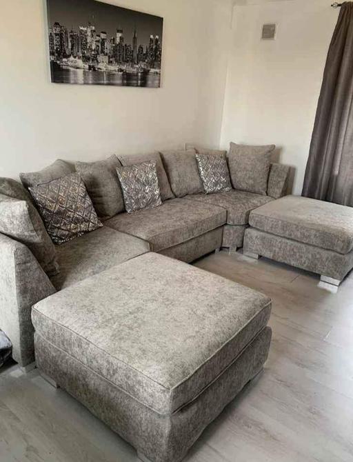 Buy & Sell Brent East Lane Business Park - Brent - Photos for U shape sofa available