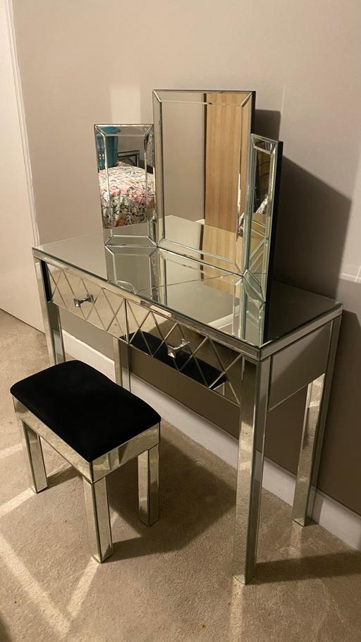 Buy & Sell East London Highams Park - East London - Photos for Glass Mirror Dressing table set