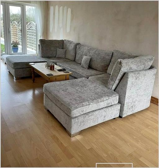 Buy & Sell Brent East Lane Business Park - Brent - Photos for U shape sofa available