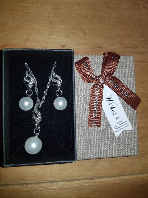 Buy & Sell Lancashire Blackpool - Photos for Drop pearl necklace & earrings set NEW