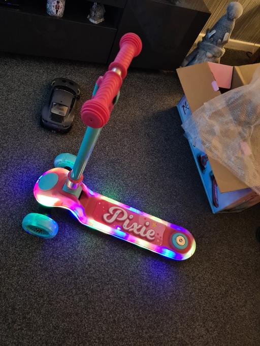 Buy & Sell West Midlands Sandwell - Photos for brand new boxed pixie scooter