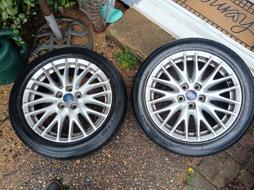 Vehicles Kent Folkestone and Hythe - Photos for ford 17 two alloy wheels with tyres