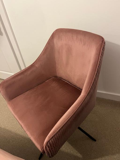 Buy & Sell Hertfordshire Broxbourne - Photos for Blush/Rose Velvet Chair