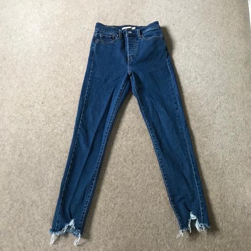 Buy & Sell Kent Ashford - Photos for Levi’s Wedgie Skinny Jeans (Frayed Hem Line)