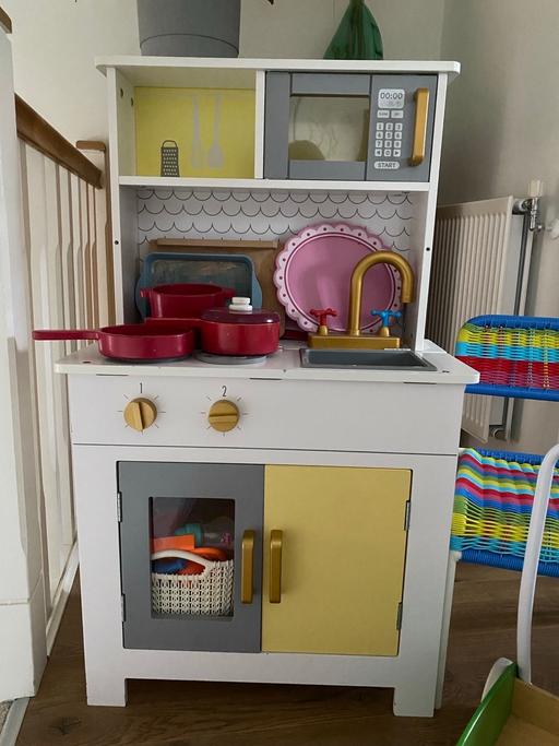 Buy & Sell North London Ponders End - North London - Photos for Wooden kitchen with chairs and a trolley