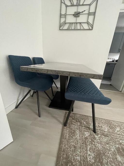 Buy & Sell East London - Photos for Dining table