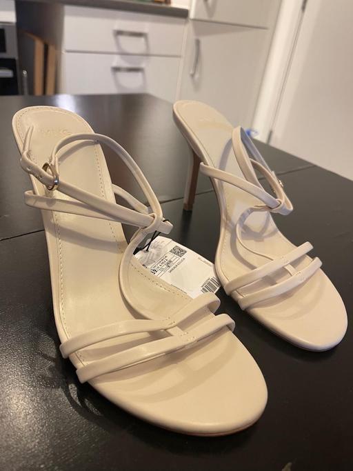 Buy & Sell South East London St Johns - South East London - Photos for New MANGO white heeled sandals SIZE6