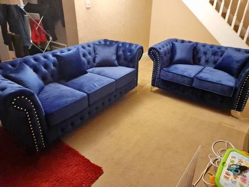 Buy & Sell Brent East Lane Business Park - Brent - Photos for 3+2 seater chesterfield sofa available