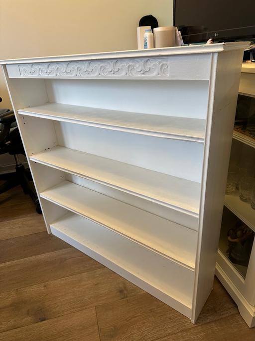 Buy & Sell East London Bow Church - DLR Station - East London - Photos for Wooden book case/shelving unit, white