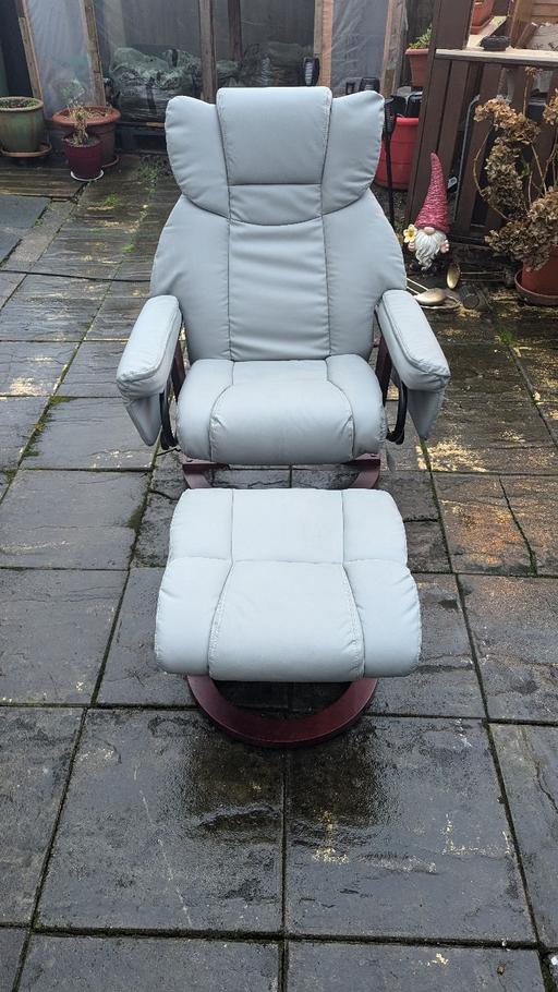 Buy & Sell West Midlands Wolverhampton - Photos for Leather reclining chair w/ footstool