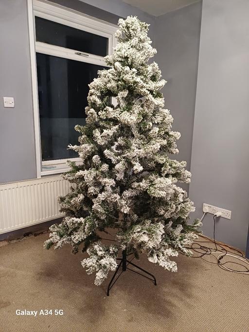 Buy & Sell Caerphilly - Wales Gilfach - Caerphilly - Photos for 7ft snow flocked emporer christmas tree