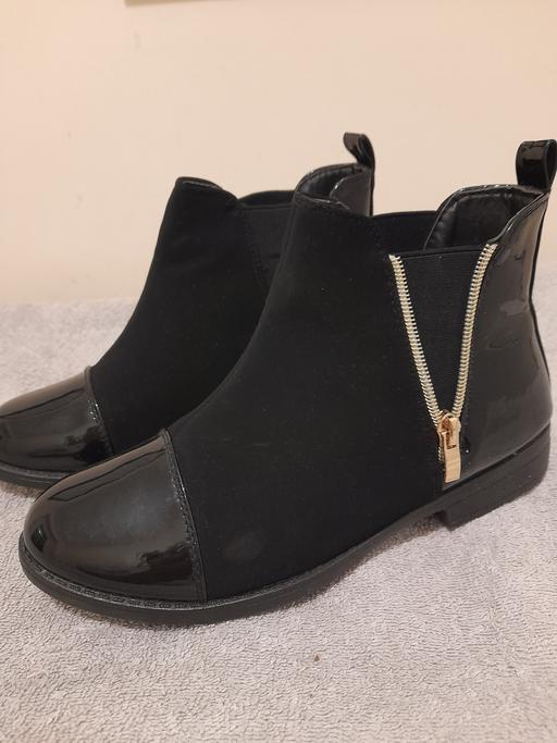 Buy & Sell Worcestershire Bromsgrove - Photos for FAUX SUADE & PATENT ANKLE BOOTS