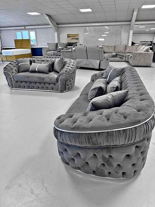 Buy & Sell Brent East Lane Business Park - Brent - Photos for 3+2 seater Madrid sofa available