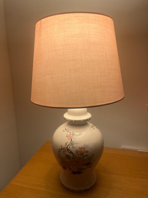 Buy & Sell South West London Sutton - Photos for Vintage Table Lamp with Floral Design