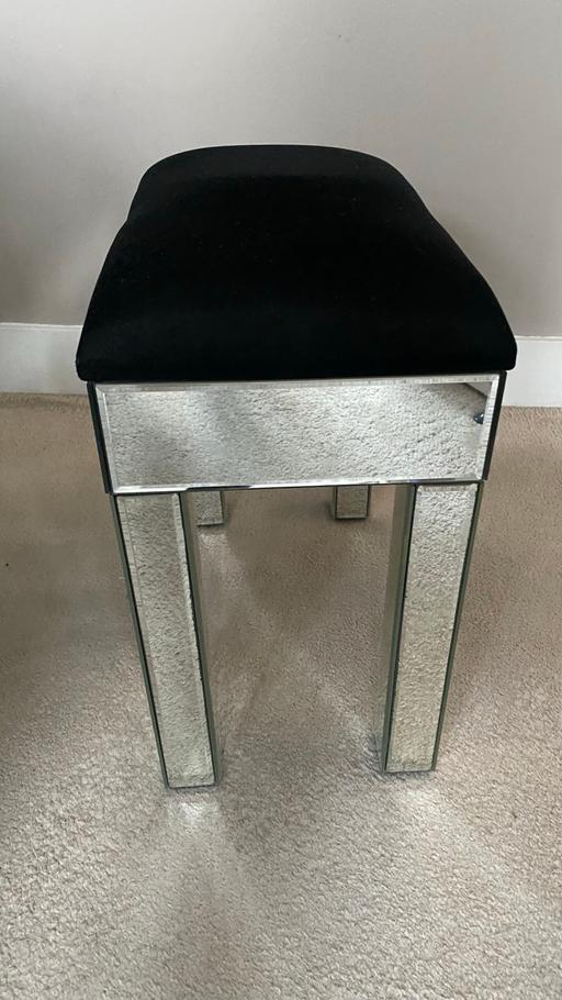 Buy & Sell East London Highams Park - East London - Photos for Glass mirror dressing table stool