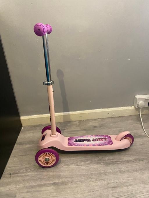 Buy & Sell Barking and Dagenham Dagenham - RM8 - Photos for Pink kids scooter