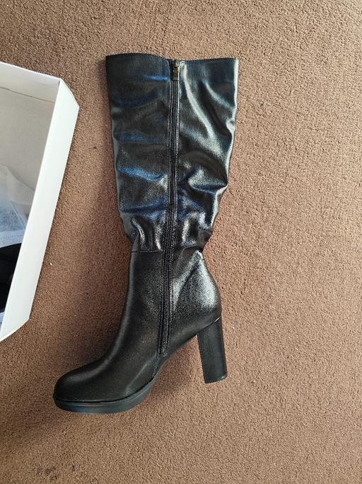 Buy & Sell Essex Chelmsford - Photos for knee boot with platform heel