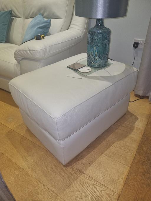 Buy & Sell Essex Epping Forest - Photos for LEATHER FOOTSTOOL FURNITURE VILLAGE RRP £395