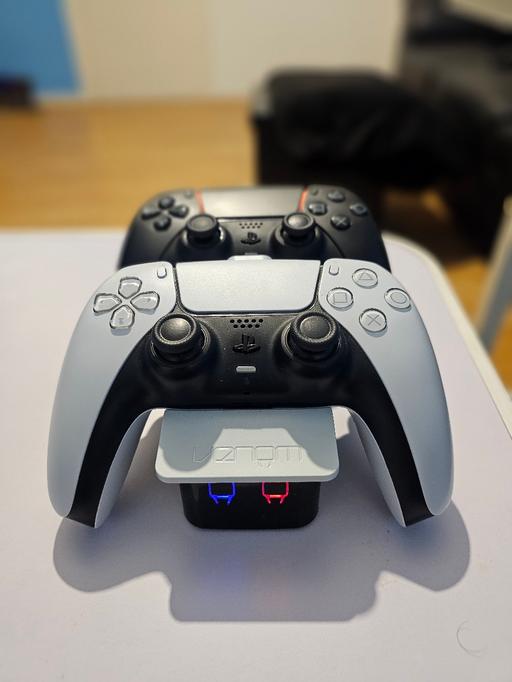 Buy & Sell South West London Lambeth - Photos for Dual PlayStation 5 wireless charging station