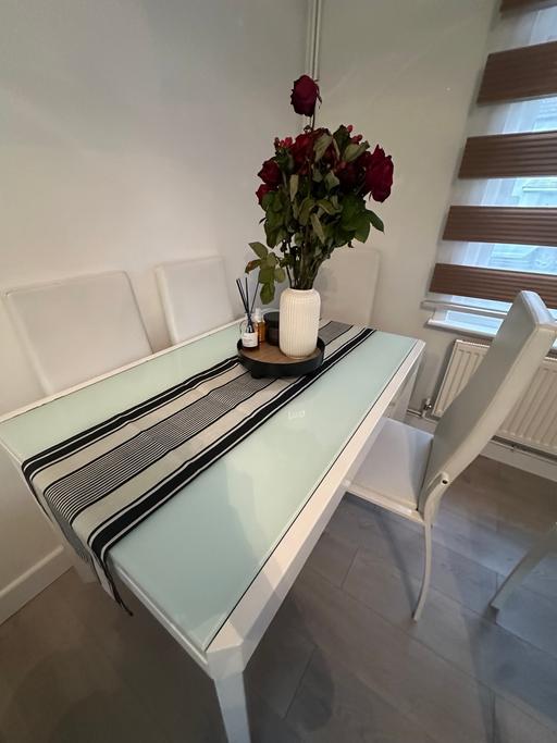 Buy & Sell North London White Hart Lane Station - North London - Photos for Glass white table and chairs