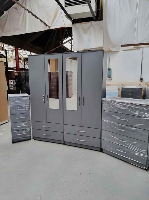 Buy & Sell Brent East Lane Business Park - Brent - Photos for Folding Door Wardrobe Already Fix