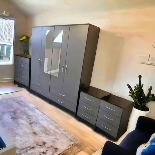 Buy & Sell Brent East Lane Business Park - Brent - Photos for Folding Door Wardrobe Already Fix