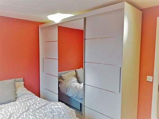Buy & Sell Brent East Lane Business Park - Brent - Photos for 250cm Wardrobe