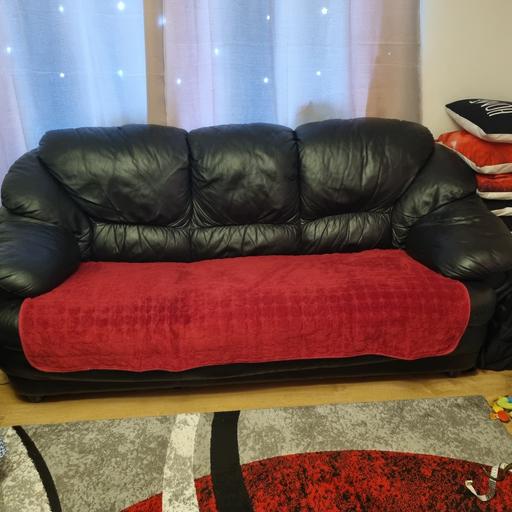 Buy & Sell East London Castle Green - East London - Photos for 2 leather black sofa