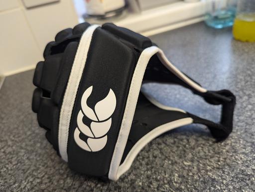 Buy & Sell Surrey Waverley - Photos for Canterbury Unisex Rugby Core Headguard 