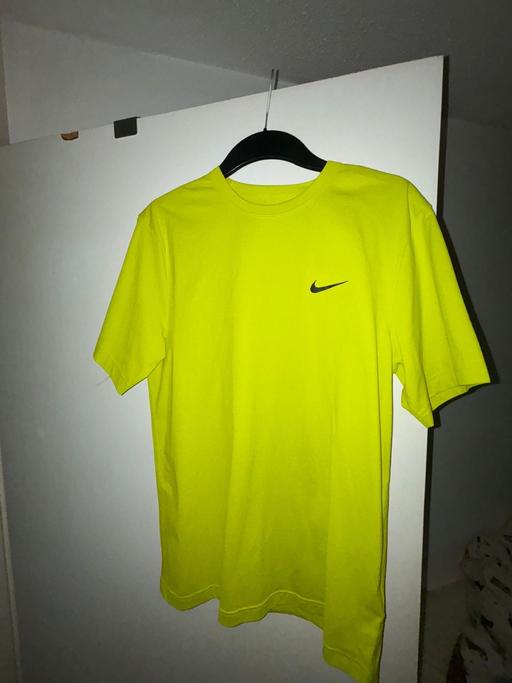 Buy & Sell Wokingham Sindlesham - Crawley - Photos for Nike T Shirt