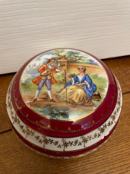 Buy & Sell West London Bayswater - West London - Photos for A ceramic round container with a lid, 19 cm d