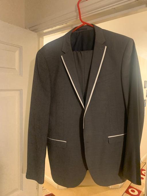 Buy & Sell Surrey Reigate and Banstead - Photos for Suit with trouser