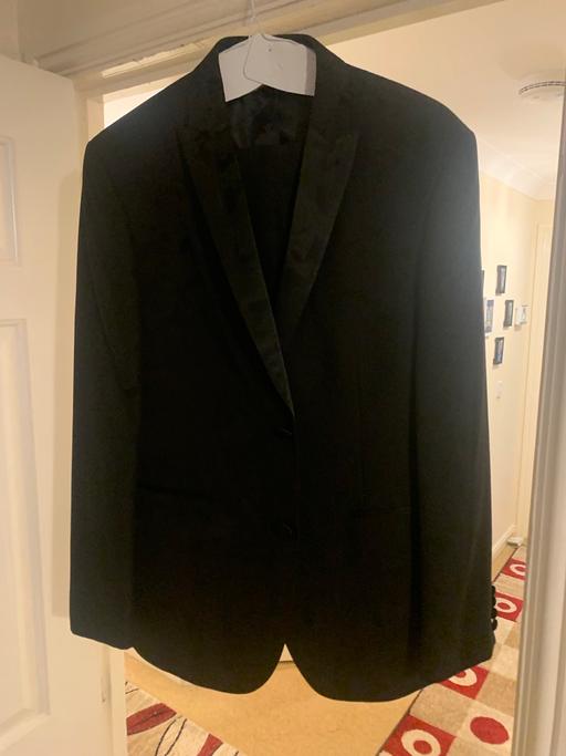 Buy & Sell Surrey Reigate and Banstead - Photos for Suit with trouser