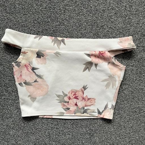 Buy & Sell Surrey Epsom and Ewell - Photos for Floral cropped off the shoulder top size 8