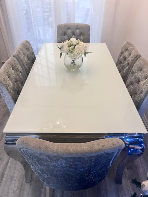 Buy & Sell Greater Manchester Manchester - Photos for Dining Table & 6 Crushed Velvet Dining Chairs