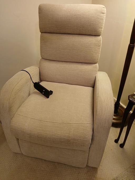 Buy & Sell Staffordshire Newcastle-under-Lyme - Photos for Electric Recliner Chair