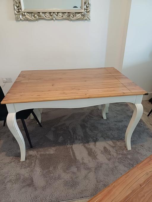 Buy & Sell East London Leamouth - East London - Photos for Solid Oak Table And Two Benches