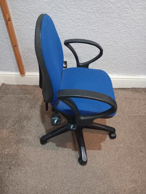 Buy & Sell Lancashire Blackburn with Darwen - Photos for Blue office chair.