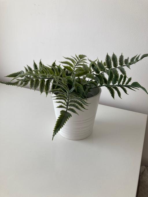 Buy & Sell East London East Ham - East London - Photos for Artificial plant and pot