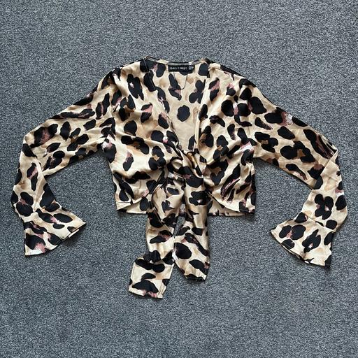 Buy & Sell Surrey Epsom and Ewell - Photos for Leopard Print Tie Front Crop Top Size 6