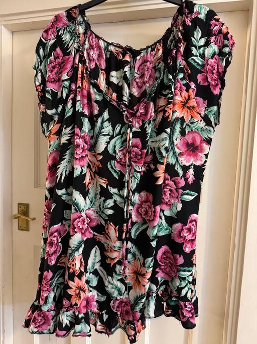 Buy & Sell South West London Merton - Photos for Ladies floral long line top size 24