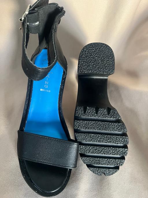 Buy & Sell Bedfordshire Central Bedfordshire - Photos for Black High Block Heel Platform Sandals Size 5