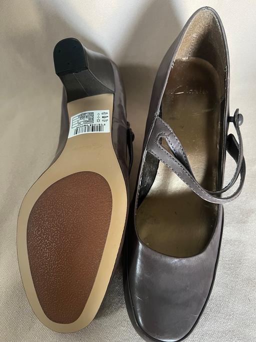 Buy & Sell Bedfordshire Central Bedfordshire - Photos for Clarks Brown Leather Strap Court Shoes Size 4