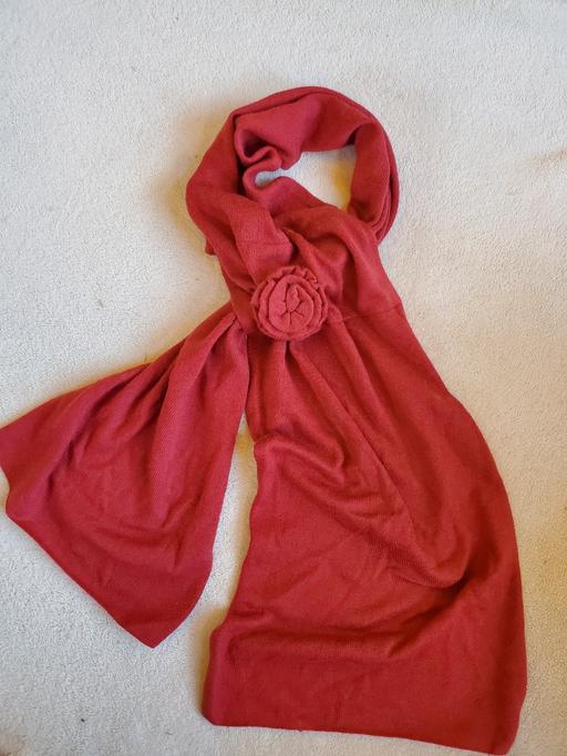 Buy & Sell Kent Dartford - Photos for Pretty Red Flower Thread Through Scarf