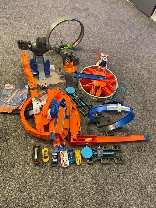 Buy & Sell Hertfordshire Broxbourne - Photos for Hot wheels track with cars