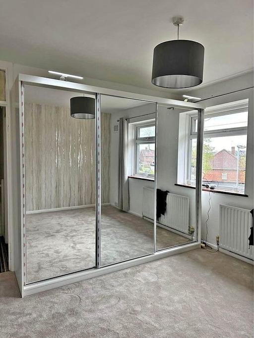 Buy & Sell Brent East Lane Business Park - Brent - Photos for 3-Door Wardrobe: Modern Stylish and Spacious
