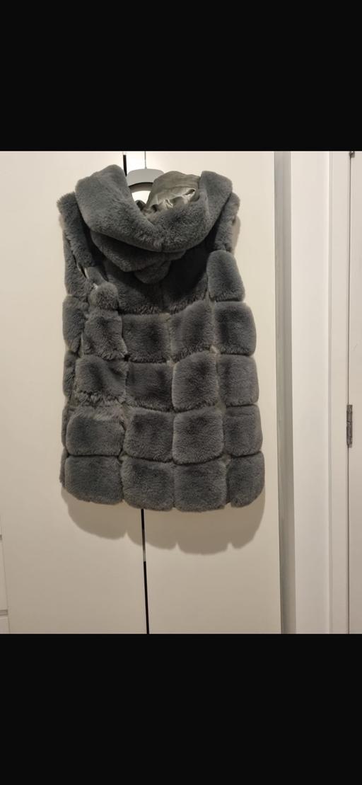 Buy & Sell West London Hounslow - Photos for Furry gilet